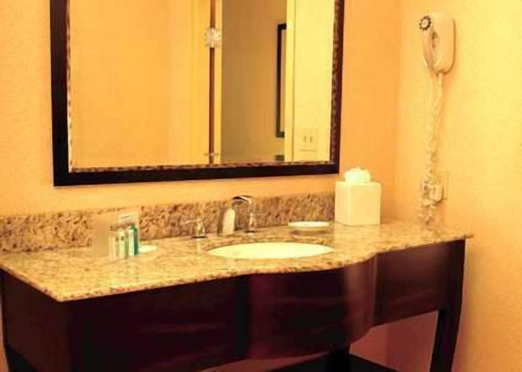 Hampton Inn Магнолия Экстерьер фото