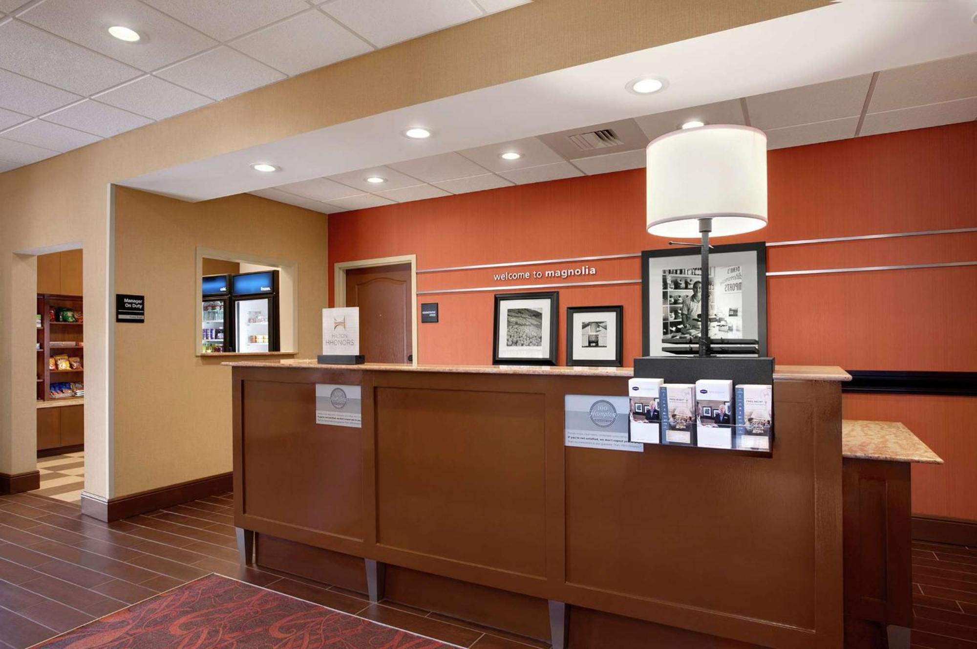 Hampton Inn Магнолия Экстерьер фото